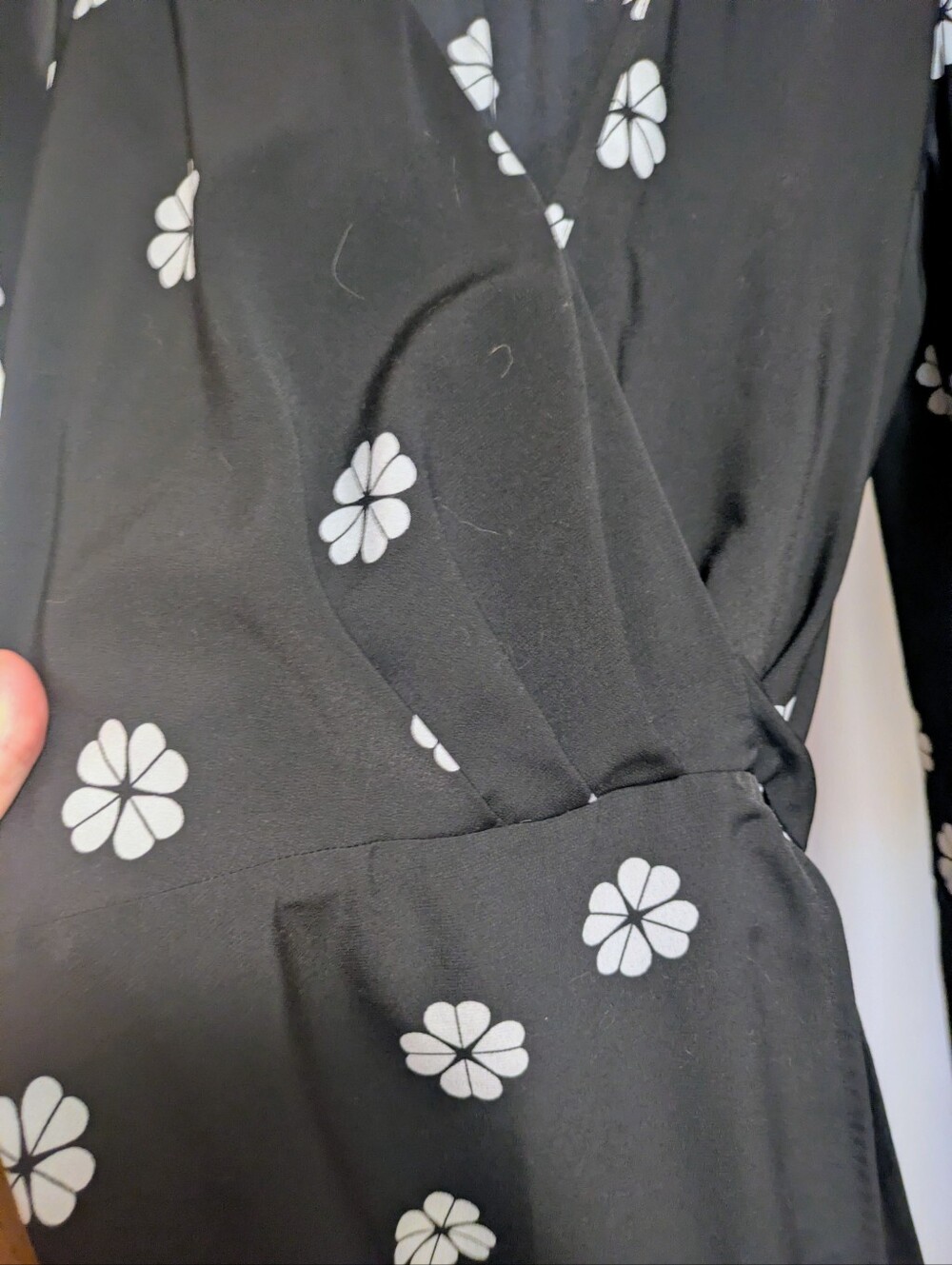 Kate Spade Clover Toss Spade Print Wrap Dress Black/White size 6 - Picture 7 of 7